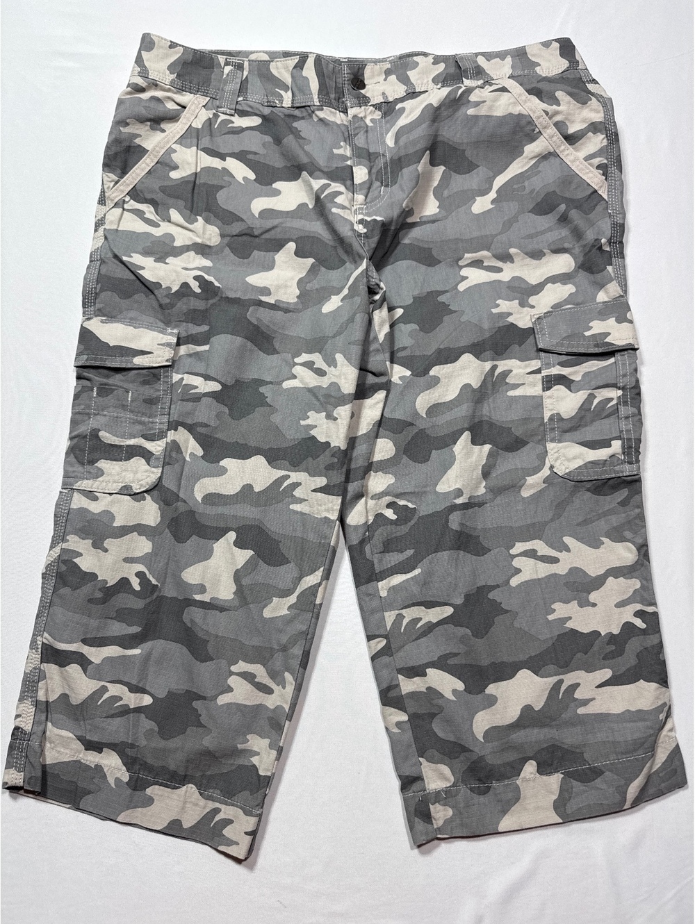 Carhartt Relaxed Fit Camo Cargo Crop Pants Size 14 - Ready,